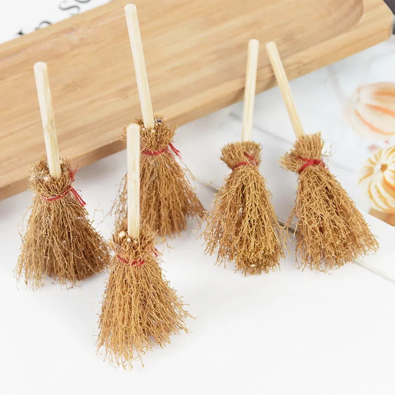 10/20pcs Mini Broom Red Rope Straw Brooms Hanging Decorations for Halloween Party Costume Witch Broom Dollhouse Home Accessories