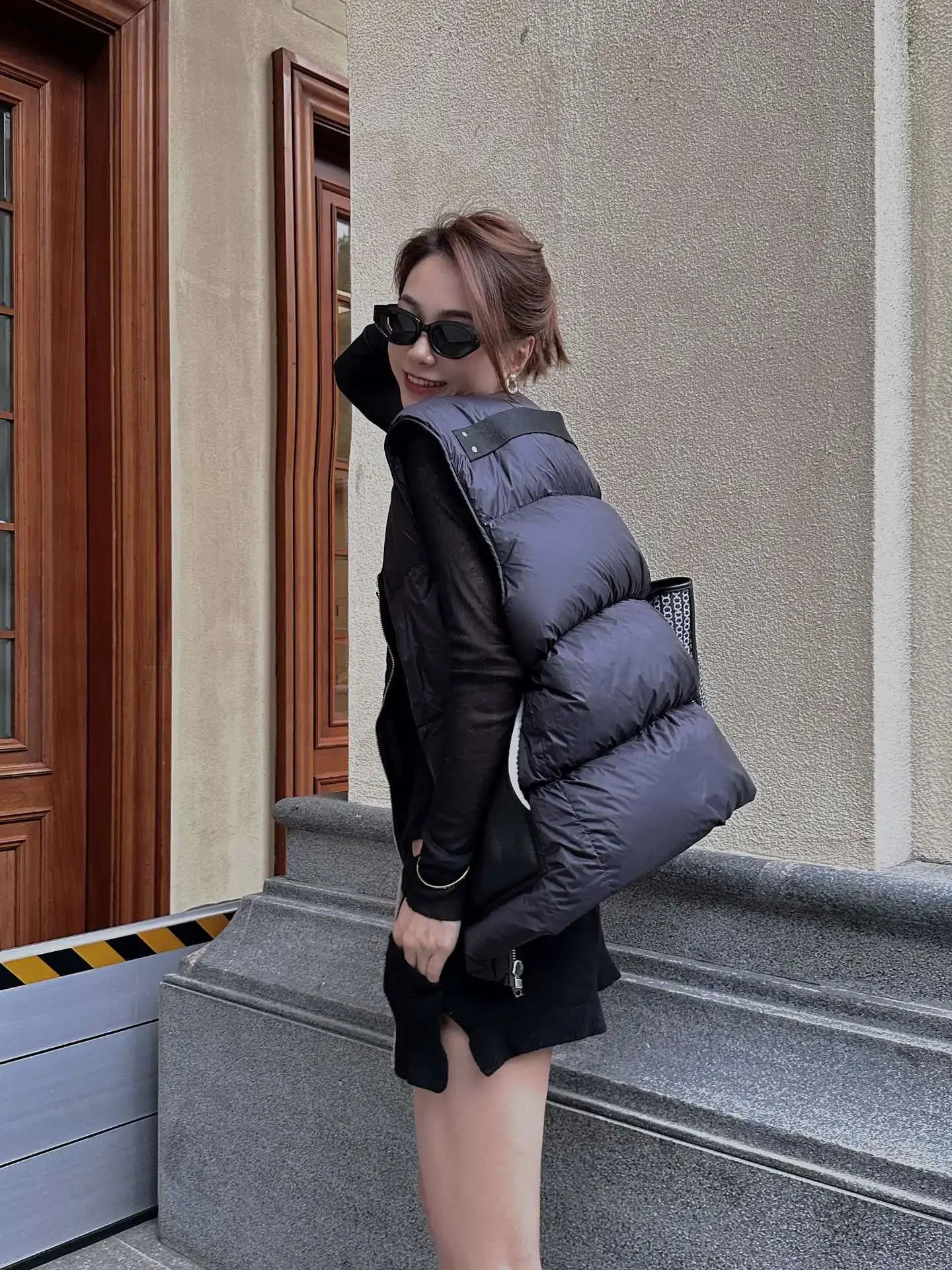 Owens Down Vest Women High Street Fur One Sleeveless Rick Jacket StreetWear Coat Dark Style Short Coat High Quality RO Overcoat