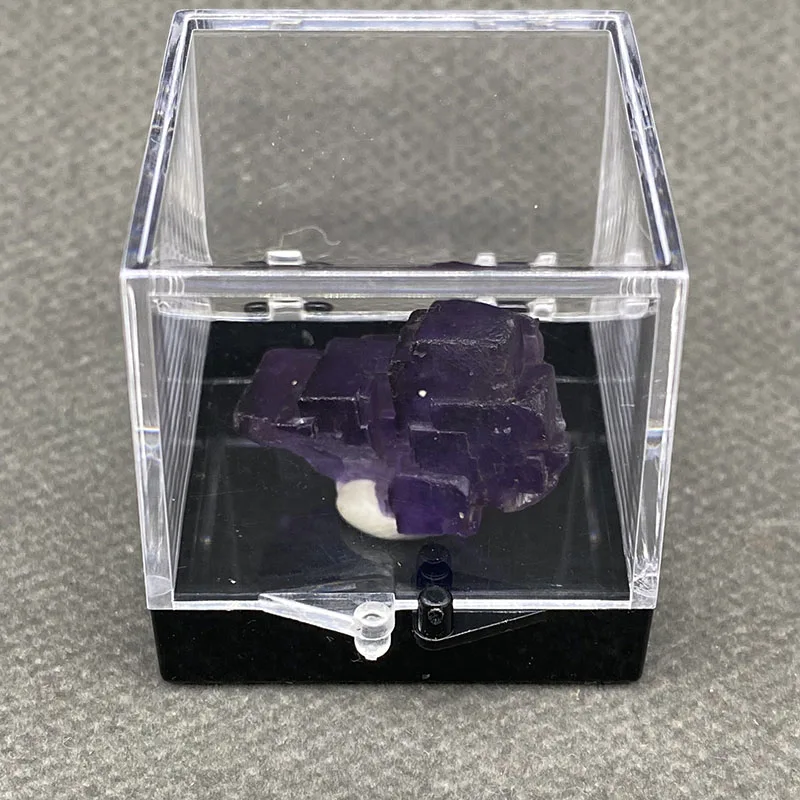 

100% матричный натуральный фиолетовый флюорит, образец минерала, целебный кристалл, коллекция драгоценных камней из Синьцзяна + размер коробки: 35*35*35 мм