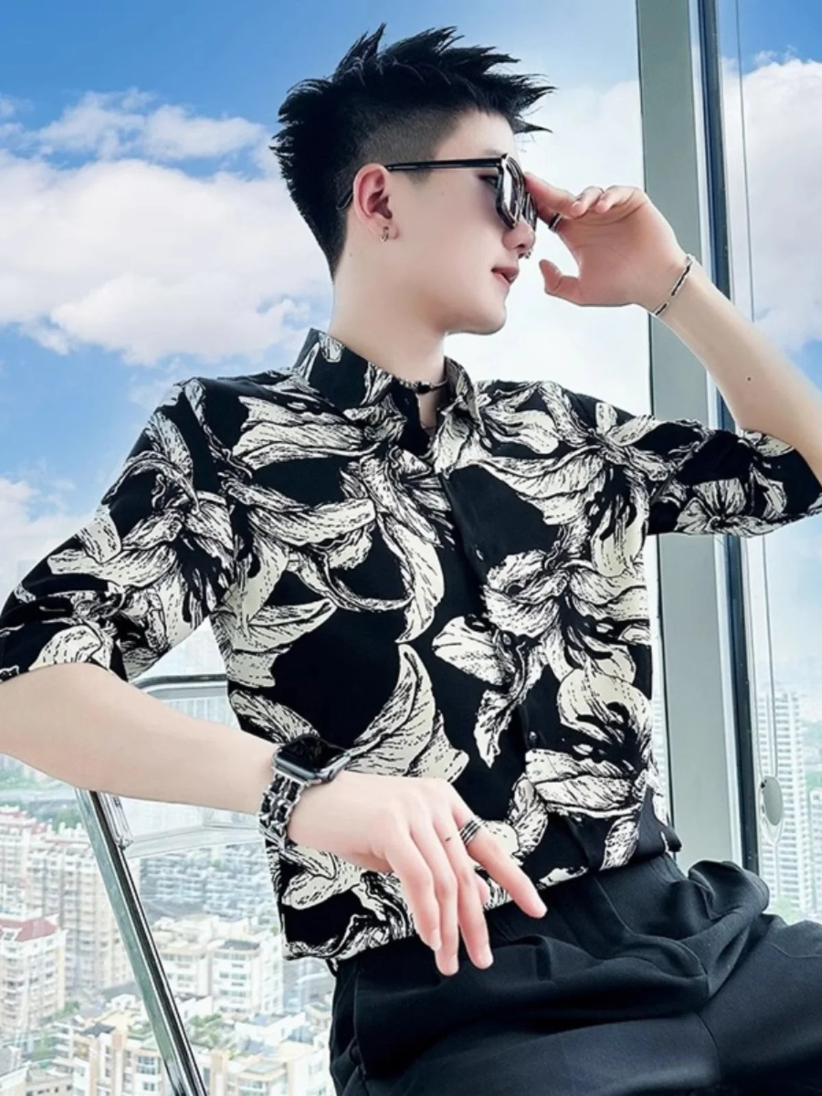 

Premium Ice Silk Men's Casual Shirt Thin Short Sleeve Floral Design Summer Lightweight Top Loose Fit No Ironing Required