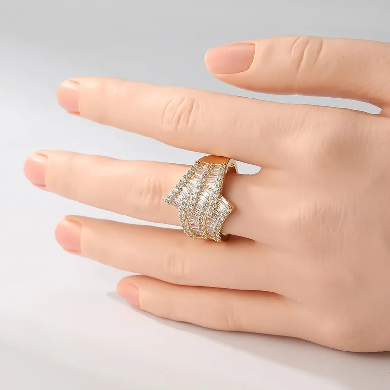 Luxuriöser Eingelegter Weißer CZ Damenring Ästhetischer Goldfarbener Geometrischer Ring für Tägliches Tragen und Partys Schmuck Jubiläumsgeschenk – Detail 1