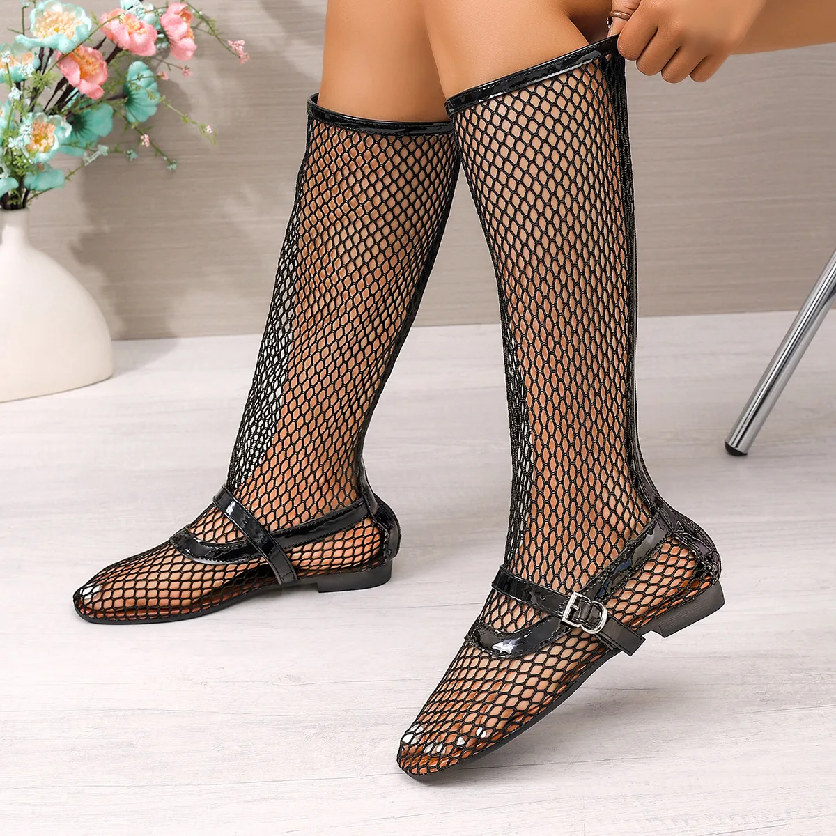 

new women's flat bottomed hollow buckle back comfortable and versatile casual breathable mesh cool boots sandals 35-42