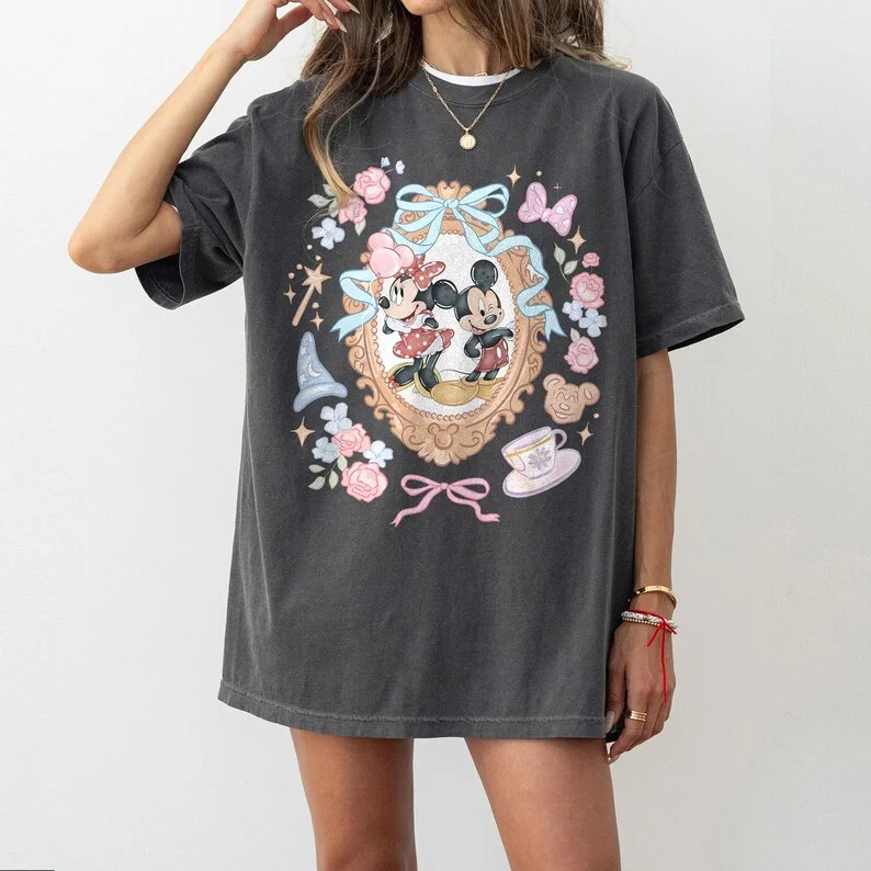 

MINISO Disney Couple Women's Vintage Minnie and Mickey Friends T Shirt Men Tee O-Neck Casual Oversized Short Sleeve Streetwear