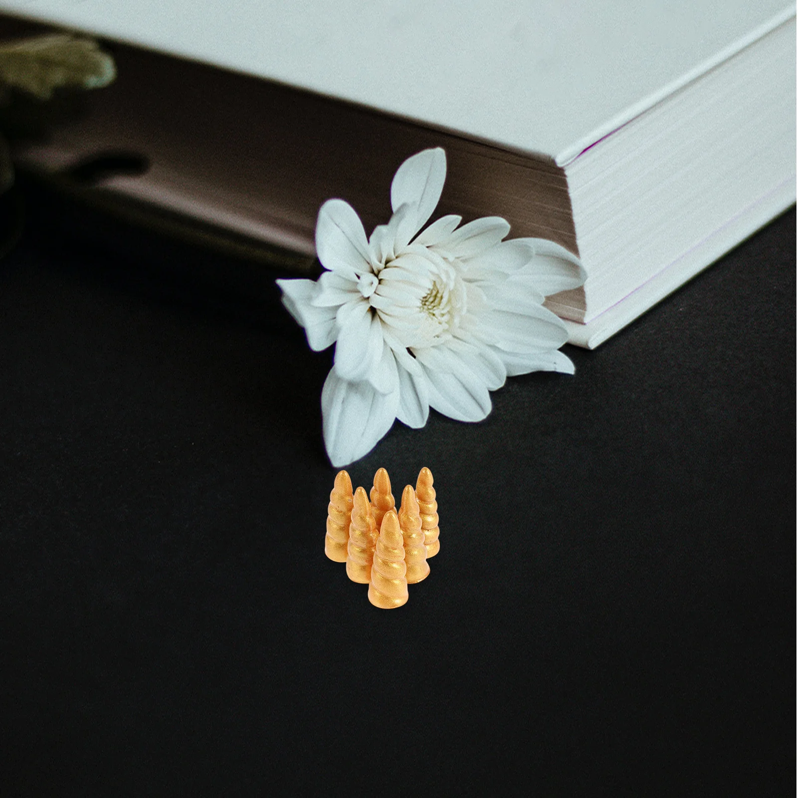 

10Pcs Resin Unicorn Horn Decorations Golden Color DIY Craft Accessories Hair Clips Headband Sparkly Embellishment Set