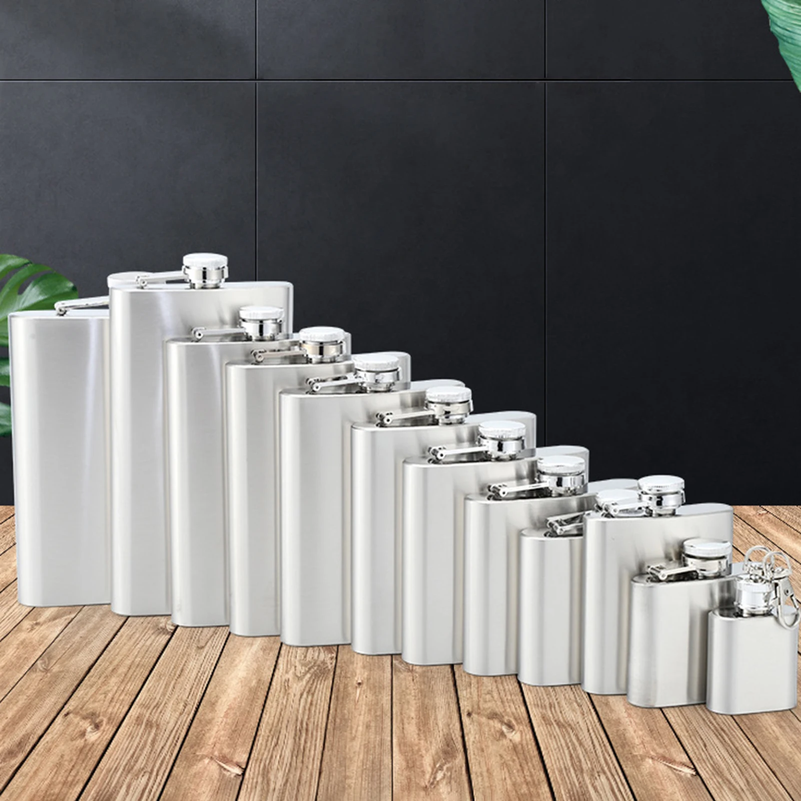 

Embossed Exquisite Wine Bottle Flask Lightweight Easy to Keep Clean Flask for Discrete Shot Drinking of Whiskey Rum