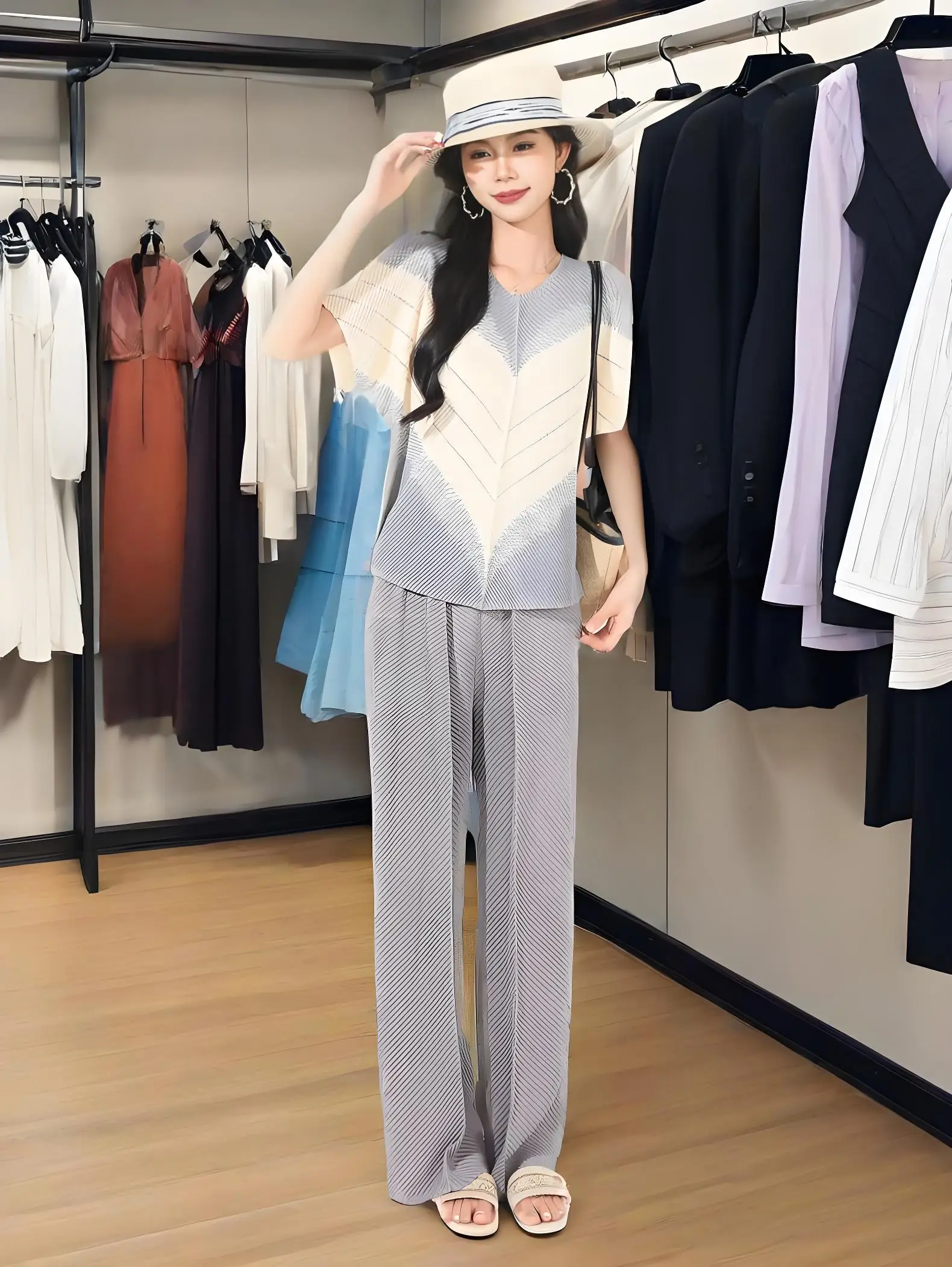 

Miyake Spring and Summer New Fish Scale Pleated Casual Suit Women V-neck Bat Sleeve Top High Waist Straight Pants Two-piece Set
