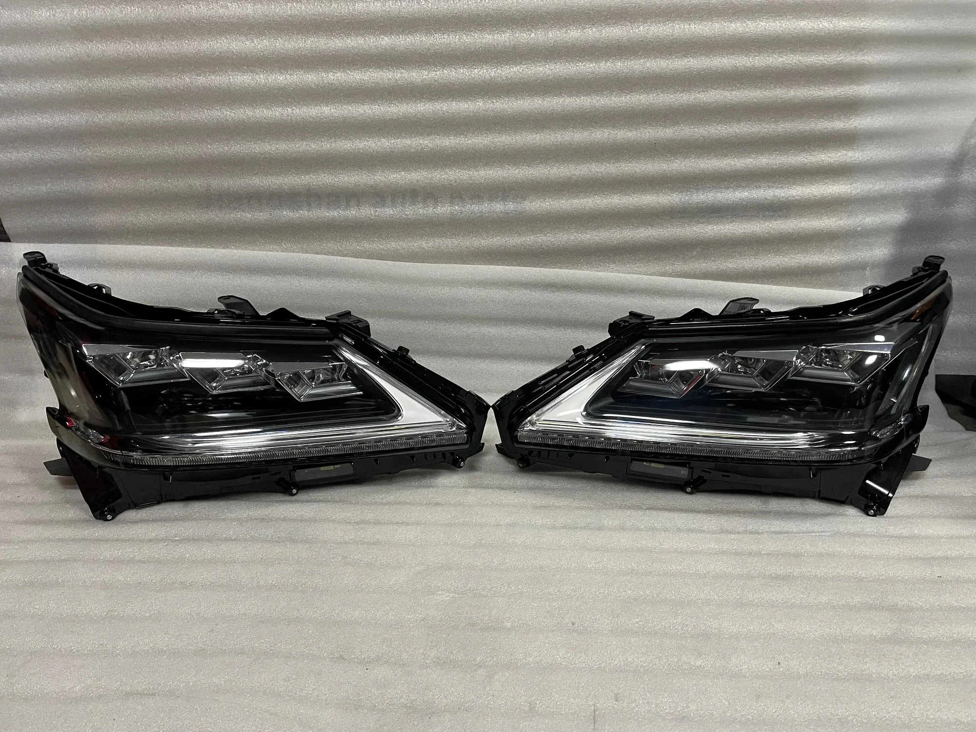 Wholesale Cheap Price Headlamp  Super Bright Car Led Lens  Headlight for leus auto parts