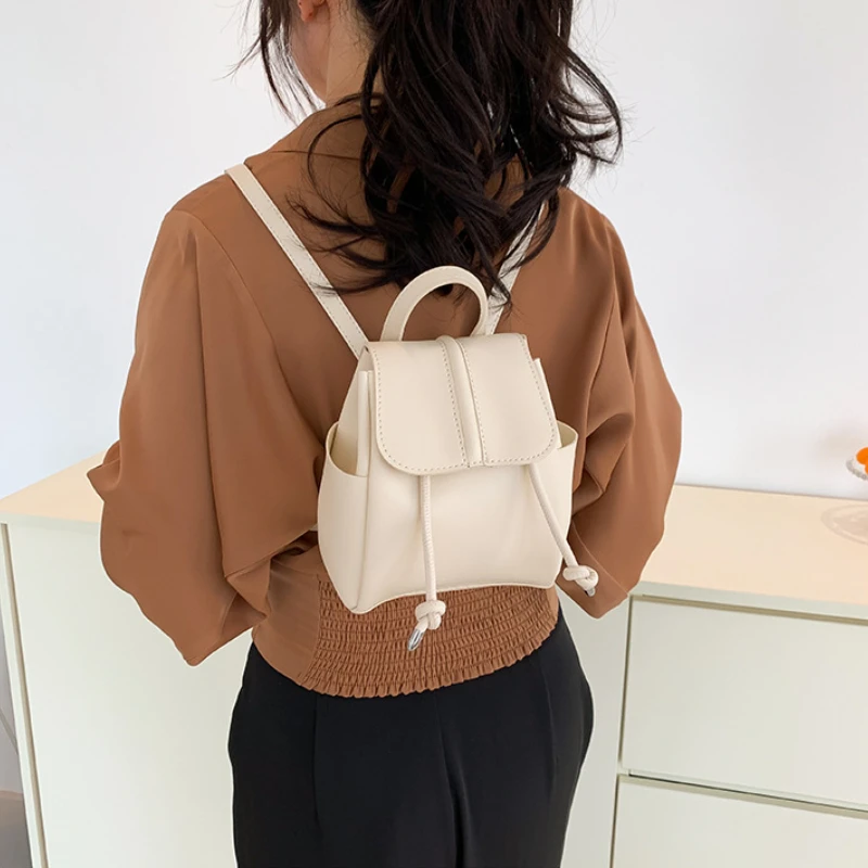 Backpack ladies simple personality small bag 2023 new go to work commuting convenient small backpack wholesale