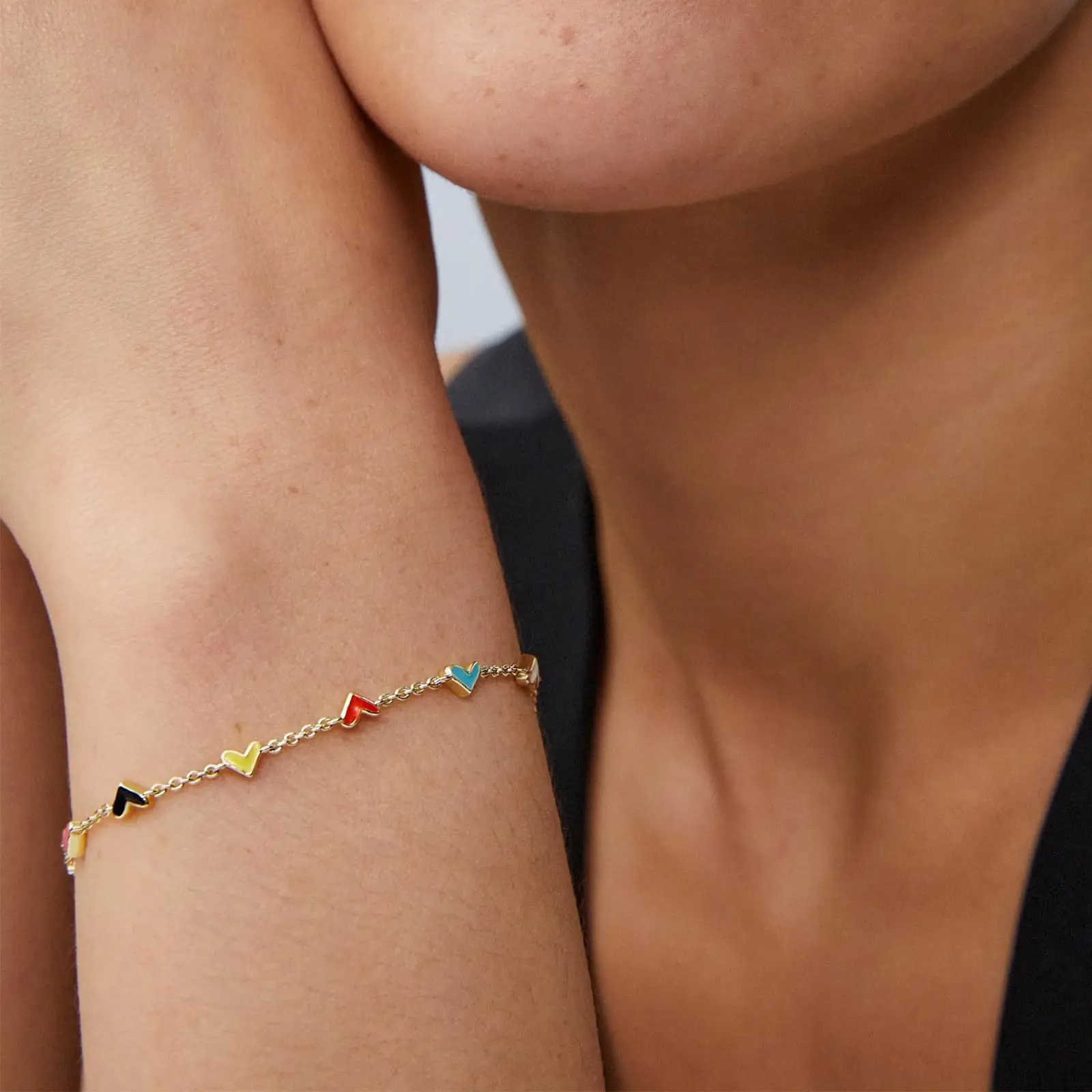 Graduation Gifts Bracelet for Her 2026 Dainty Graduation Bracelet for Woman Daughter Best Friend Colorful Heart Charm Jewelry
