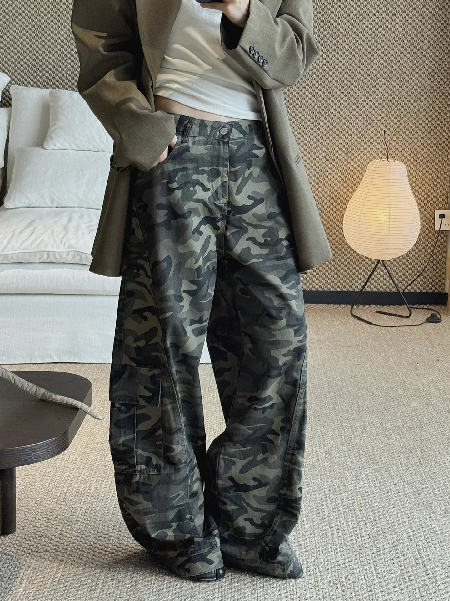 

Ранняя весна, новая корейская рабочая одежда в стиле ретро, камуфляжные джинсы с большим карманом и изогнутым ножом, свободные широкие брюки для женщин