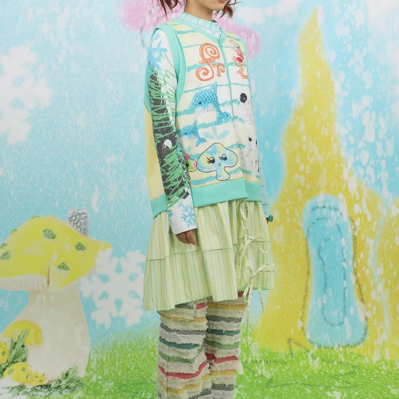 日本の女性の服春と秋のオリジナルデザインのドレス漫画の印刷スプライシングニット黄緑の弓ベストドレス