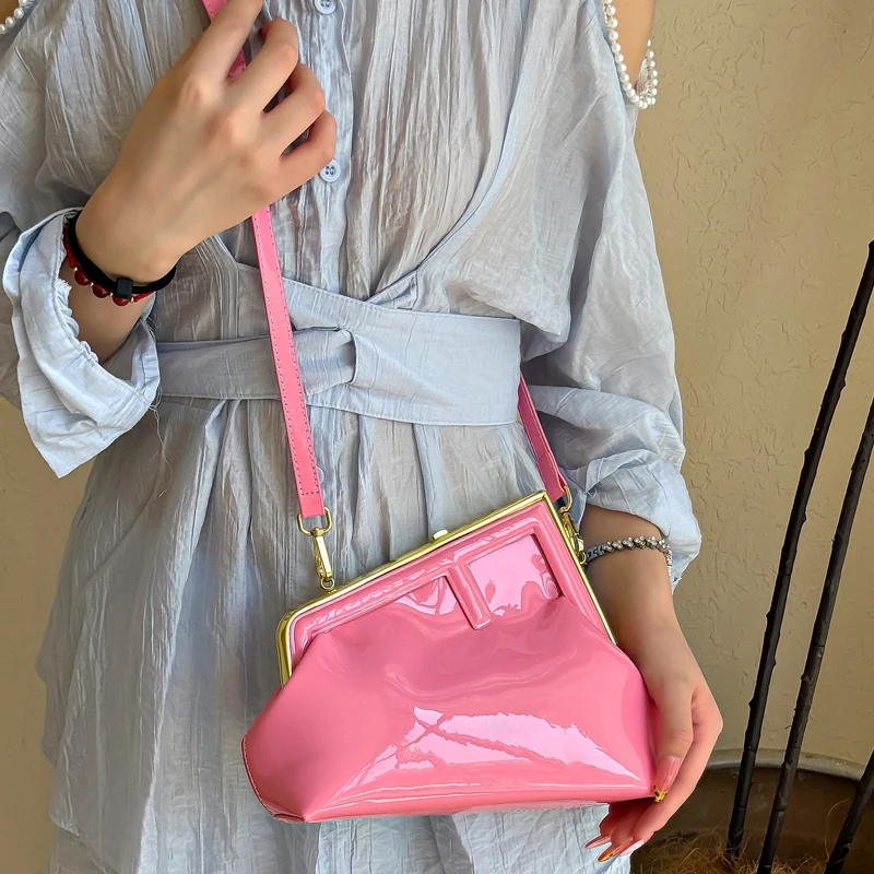 

Стильная кожаная женская сумка-мессенджер: дизайнерская сумка через плечо, элегантная и функциональная женская сумка