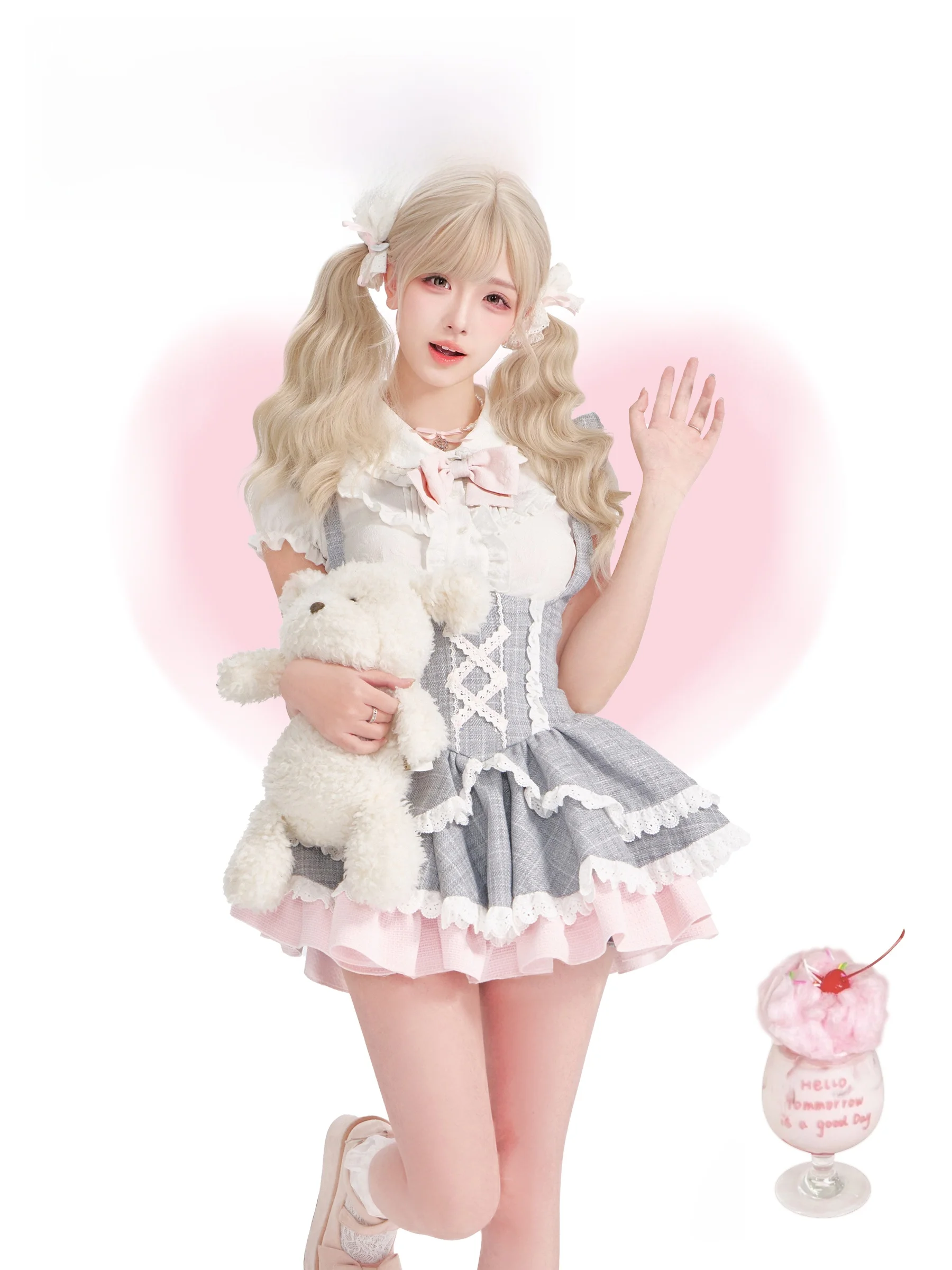 Conjunto de Camisa Blanca con Lazo y Falda a Cuadros Grises Estilo Universitario para Niñas, con Ribete de Encaje Floral, Manga Corta, Cierre de Botones y Corte Ajustado