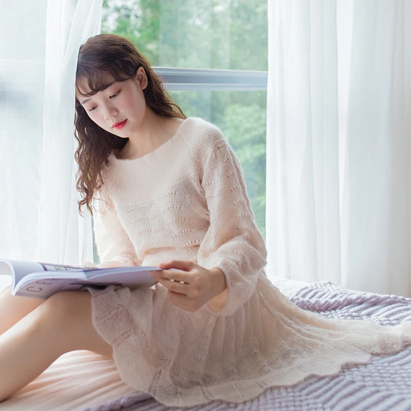 

Комплект из двух предметов: вязаный свитер с вырезами и круглым вырезом, длинный рукав, короткие брюки, нежно-розовый цвет, для женщин.