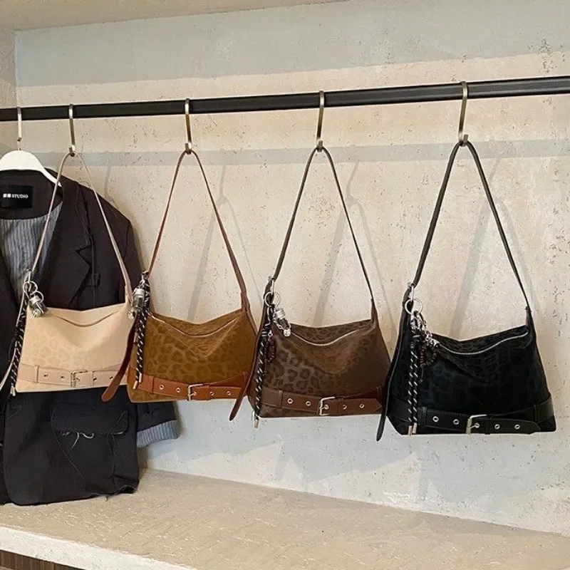 

Chic Minimalist Designer Diaper Bag Women Luxury Large Capacity Tote Elegant Leather Crossbody Bag For Shopping And Party