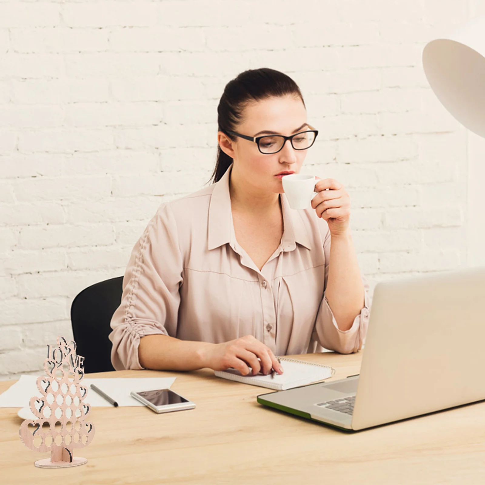 

1pc Heart Shaped Wooden Chocolate Stand Christmas Party Decor Display Rack Snack Holder Festival Chocolate Bracket