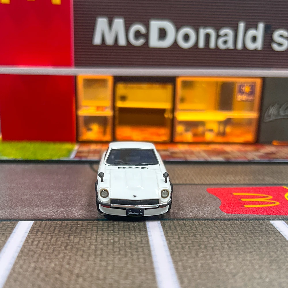 Modello di accensione 1/64 in resina per Nissan Fairlady Z (S30)