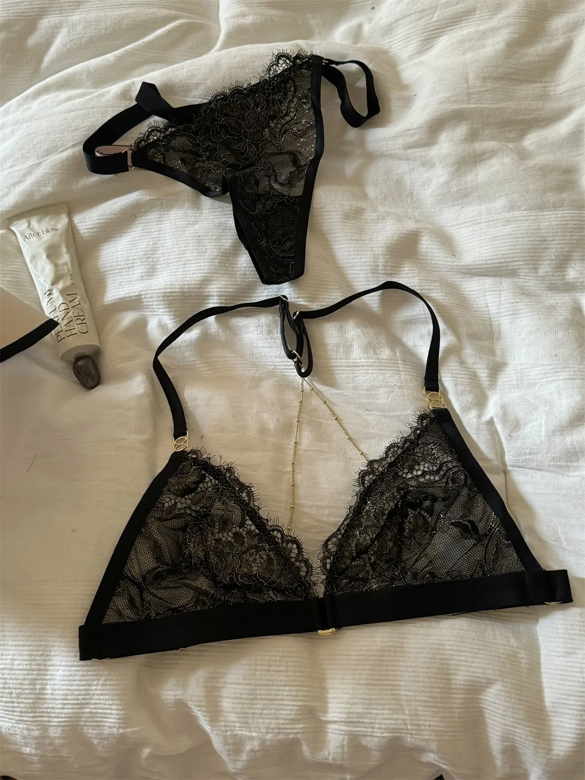 

European and American neck hanging hollow sexy thin eyelash chain lace edge lace underwear bra thong set