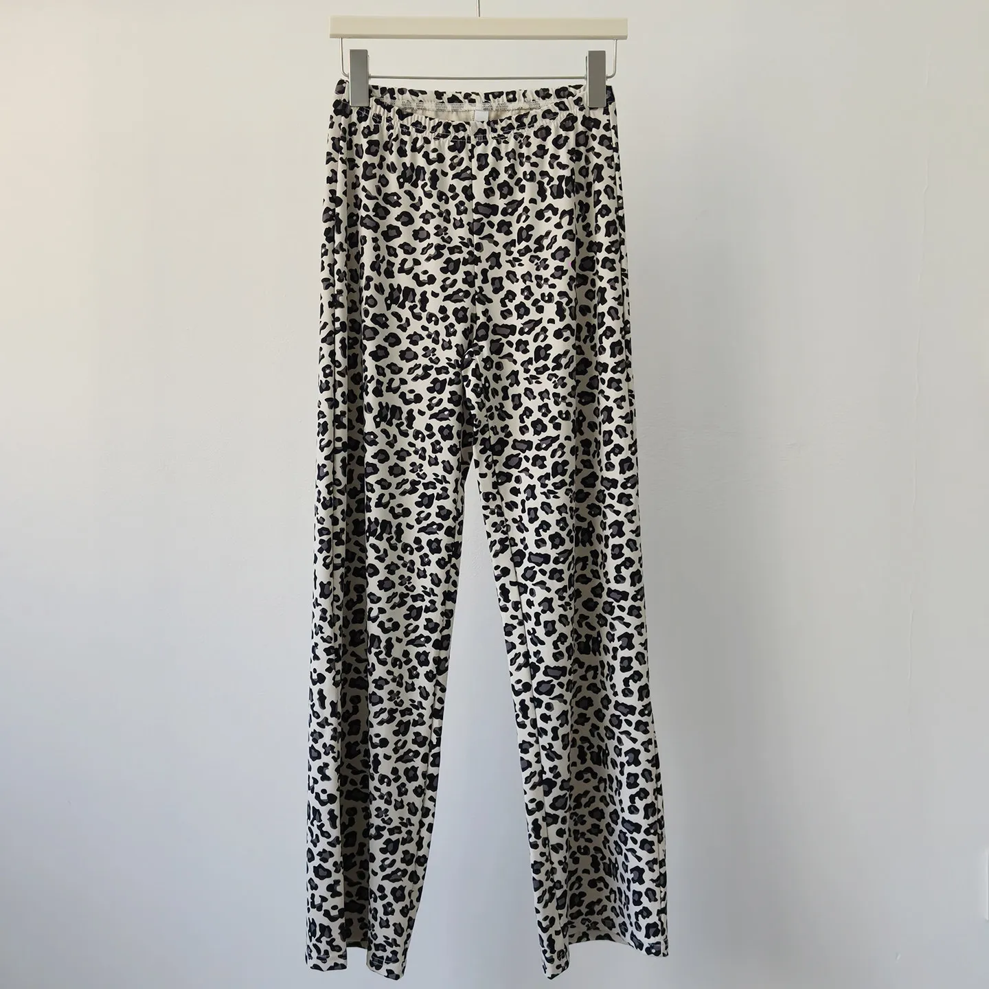 Lockere und schlanke Yogahosen für Damen, hochtaillierte Sporthosen, schmale Fitness-Leggings, gerade geschnittene Laufhosen, Trainingshosen mit Kordelzug, Freizeitmode. – Detail 7