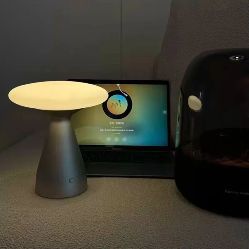 Nordic Creative Aluminum Glass Mushroom LED Decor Desk Lamp Fashion High end Study Room Bedroom Lighting Fixtures