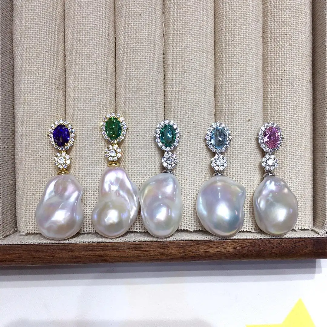 

Jinggong style luxury inlaid Aurora fish tail Baroque natural freshwater pearl pendant universal buckle Baroque pearl necklace