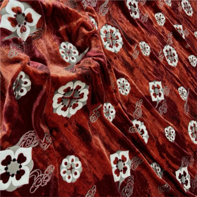 직조된 브로케이드 벨벳 느낌의 조기 벨벳, 접착제로 엠보싱 및 프레스 처리된 둔황 바오샹 꽃무늬 드레스 치파오 원단