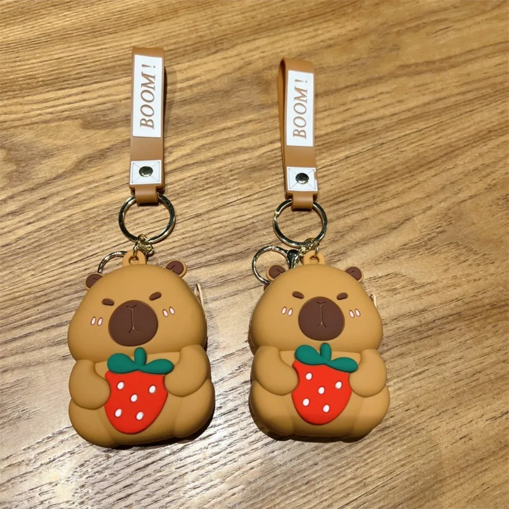 

2 шт., брелок для ключей, кукла-капибара, кошелек, кулон с клубникой, силиконовая сумка для хранения, водонепроницаемая защита от потери, детский кошелек с героями мультфильмов, друзья