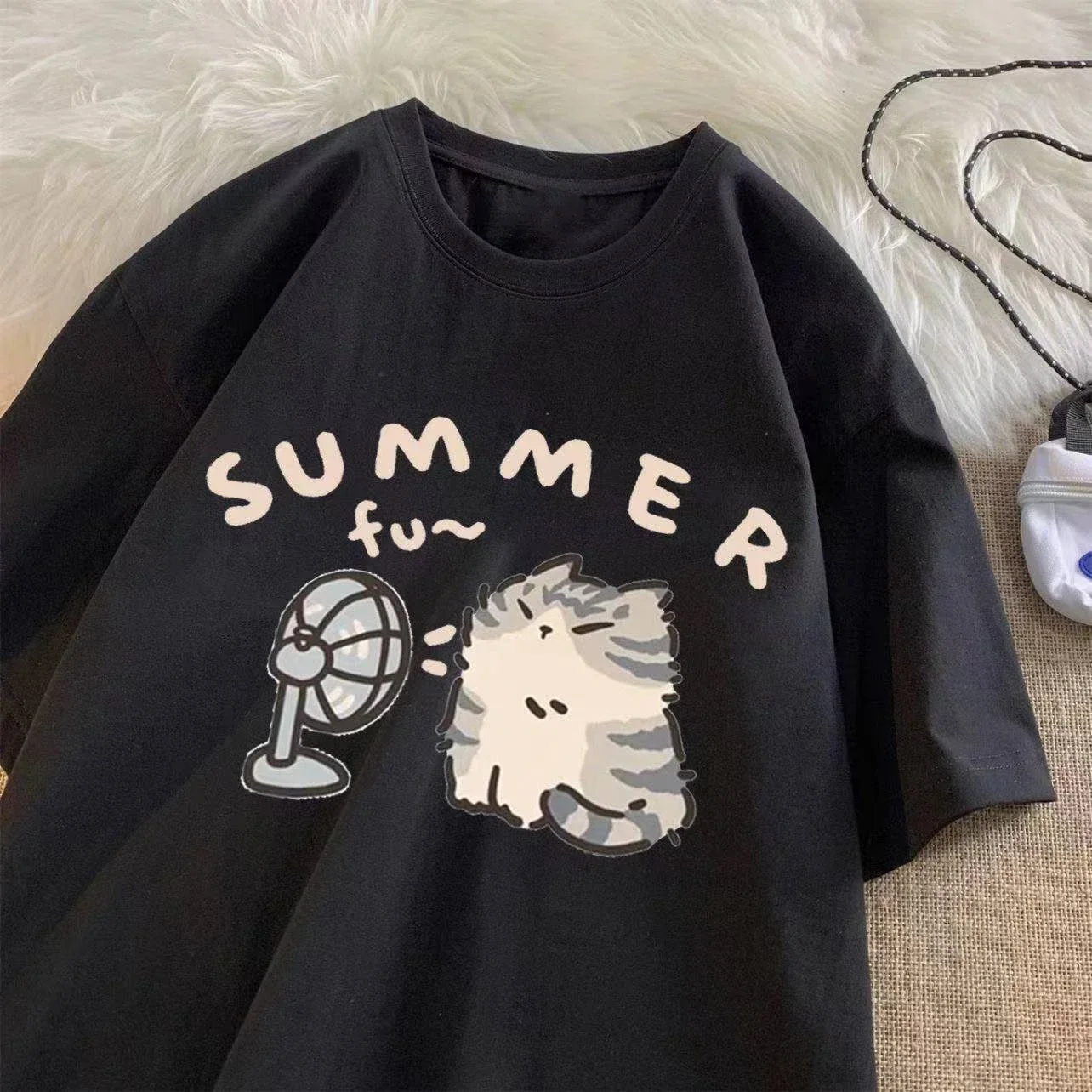 Korean T-shirt for Women Fashion Street Creative Blow Fan Cat Printing Men T-shirts Comfortable Short Sleeve Couple Clothes