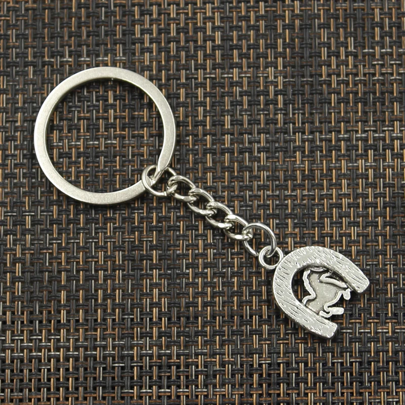 Keychain 23x18mm Horse Horseshoe Pendants DIY Men Jewelry Car Key Chain Ring Holder Souvenir For Gift