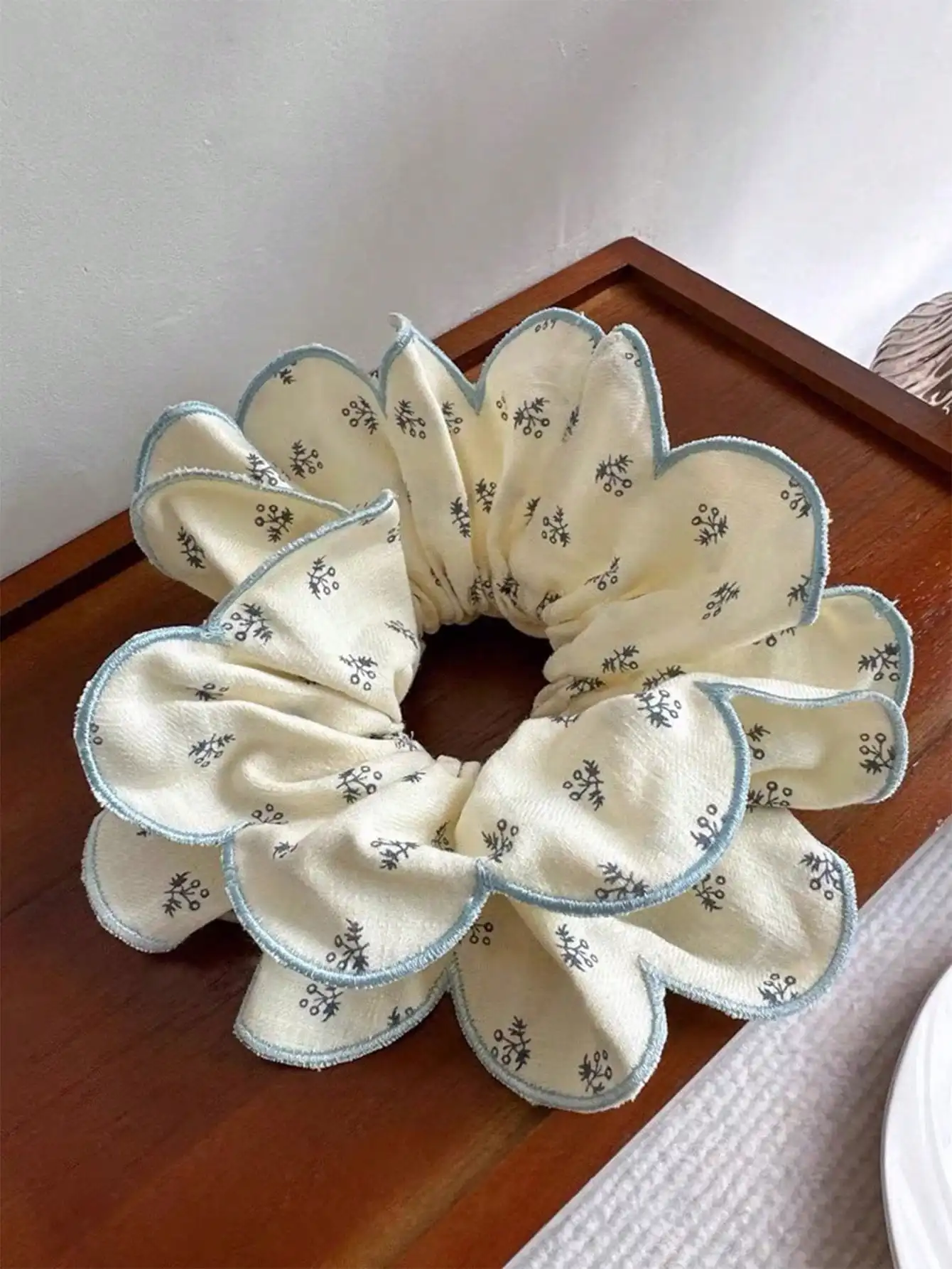 

24pcs/8pcs/4pcs Set Satin Pleated Hair Scrunchies, Elegant Minimalist Design, Elastic Hair Ties, Suitable For Ponytails, Daily Use (No Paper Card Packaging, Paper Card Only For Photography), Hair Rubber Bands