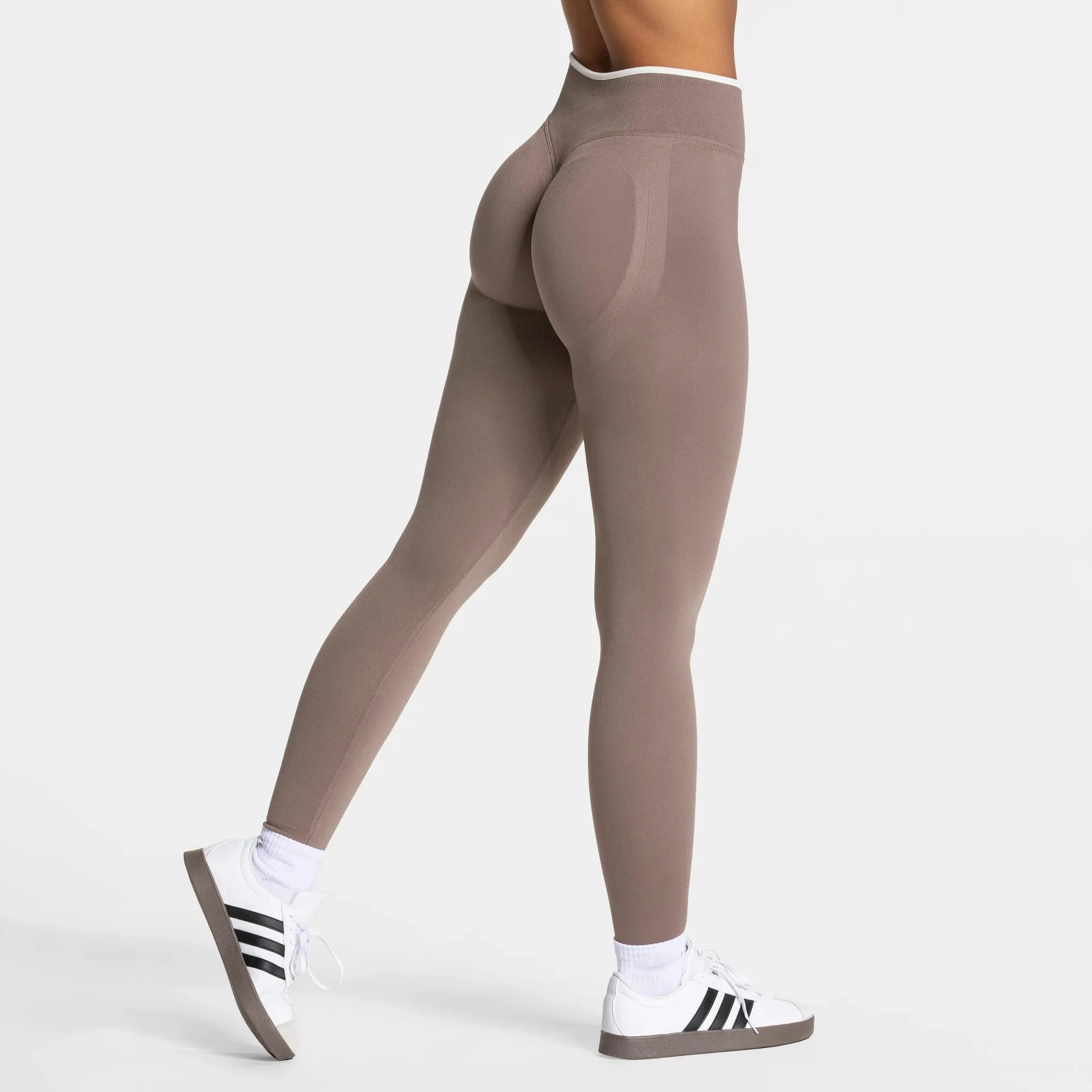 Mallas sin costuras de Color sólido para mujer, pantalones de Yoga ajustados con borde blanco y cintura alta para levantamiento de cadera, novedad de 2026