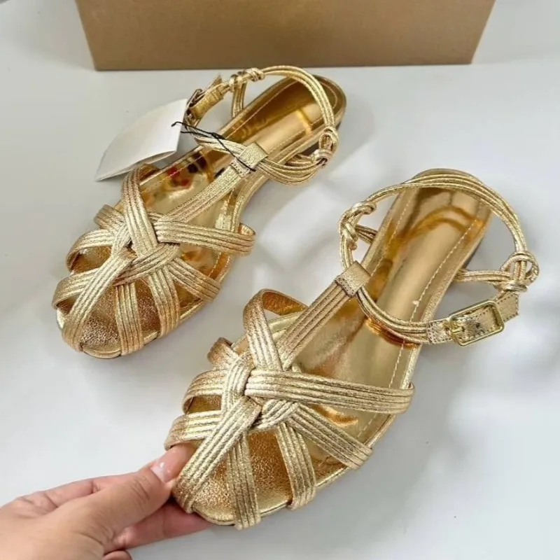 

Женские сандалии-гладиаторы в стиле ретро с открытым дизайном, золотистые летние сандалии из мягкой кожи на плоской подошве 2023 года, удобная женская пляжная обувь