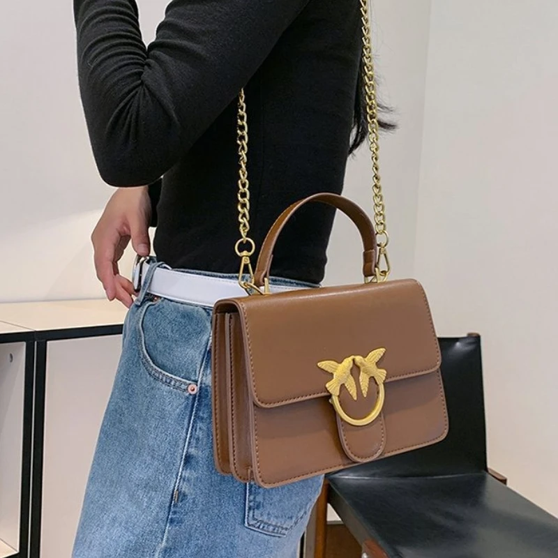 

Vintage Swallow Bird Handbag for Women, Retro Style Shoulder Bag, Unique Bird Shaped Purse, Fashion Crossbody Bag