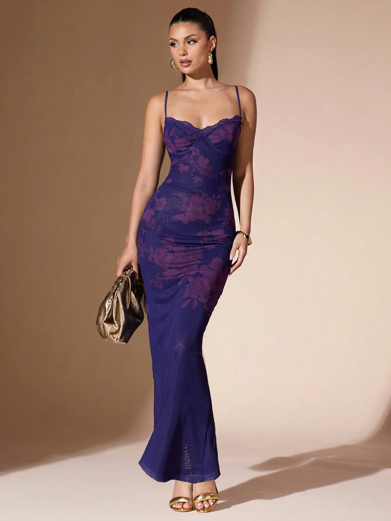 

Платье макси Deep Purple с цветочным принтом, кружевной отделкой и тонкими бретелями