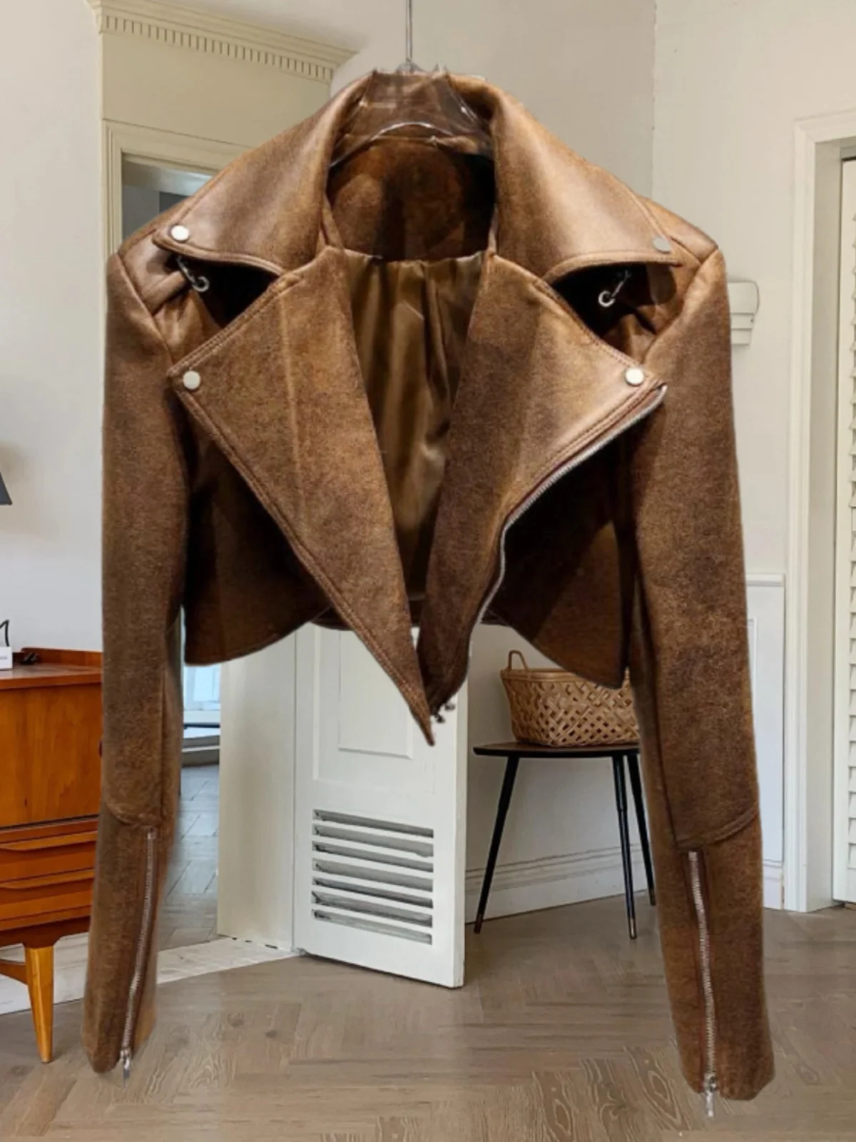 Jaqueta de Couro Sli Ort para Mulheres, Nova Moda, Cor Caramelo, Design Moderno, Roupas de Motocicleta, Casual para o Dia a Dia, Couro PU