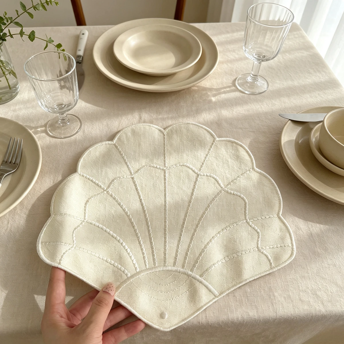 1pcs Shell‑Shaped Embroidery Coaster,Solid Color Fabric Heat Resistant Cup Pad,Home Dining & Hotel Table Decoration Mat