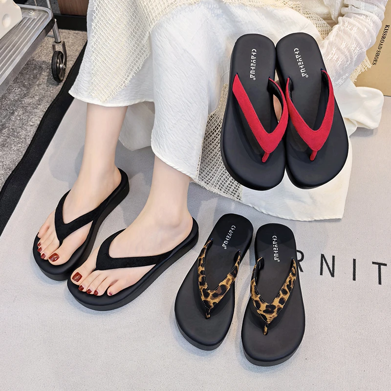 

Summer Women's Solid Color Classic Flip-Toe Slippers 2026 New Simple Soft Bottom Outdoor Non-Slip Comfortable Vacation Slippers