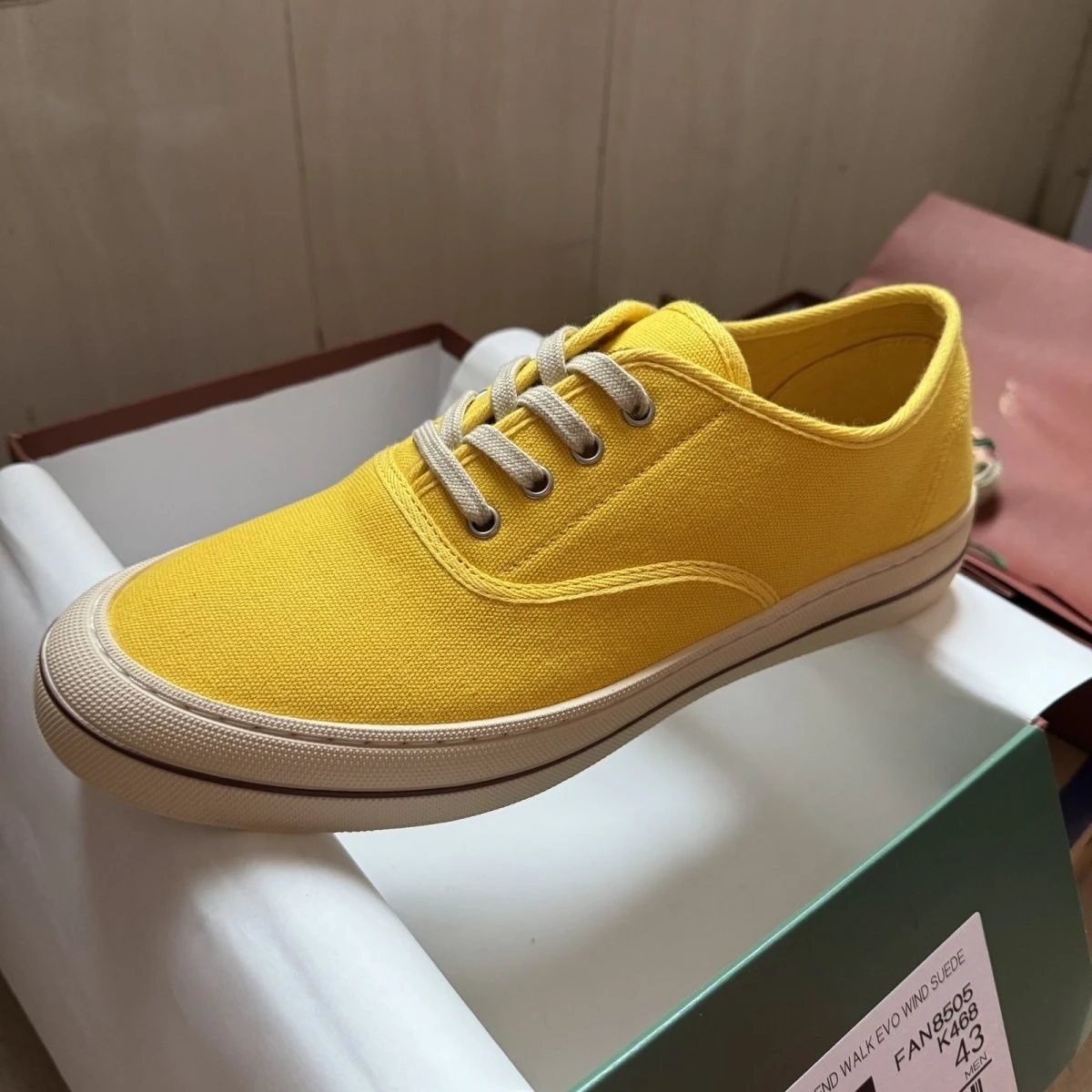 

2026 Men‘s Canvas Sneakers Low Profile Old Money Minimalist Breathable Casual Lace Up Summer Lightweight