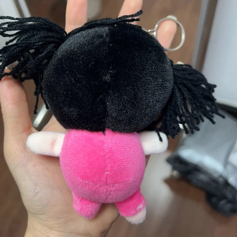 キュートで面白い泣き顔の女の子戦士ペンダント、クリエイティブで面白い人形バックパックペンダントキーホルダー、パーソナライズされたギフト