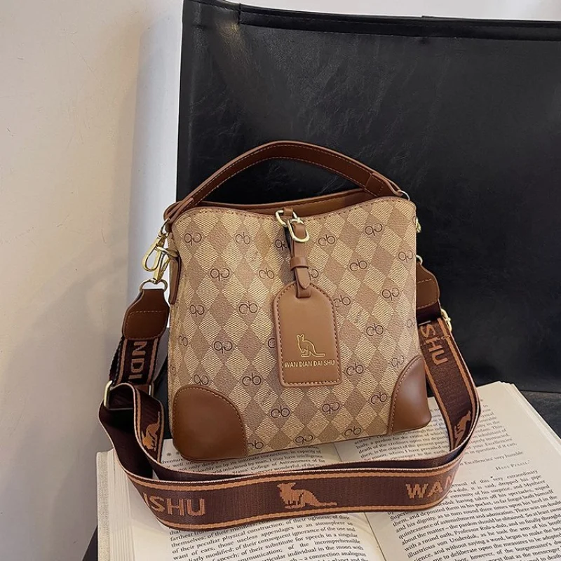 

High-End Women's Leather Tote Bag With Casual Simple Vintage And Paris Trendy Elegant Look​