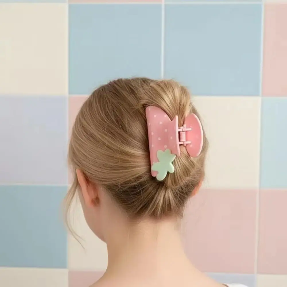 Fashion Pink Strawberry Hair Claw Clip Polka Dot Strawberry Shape Hair Clamp Women Hair Styling Non-slip Hairpin Daily Wear