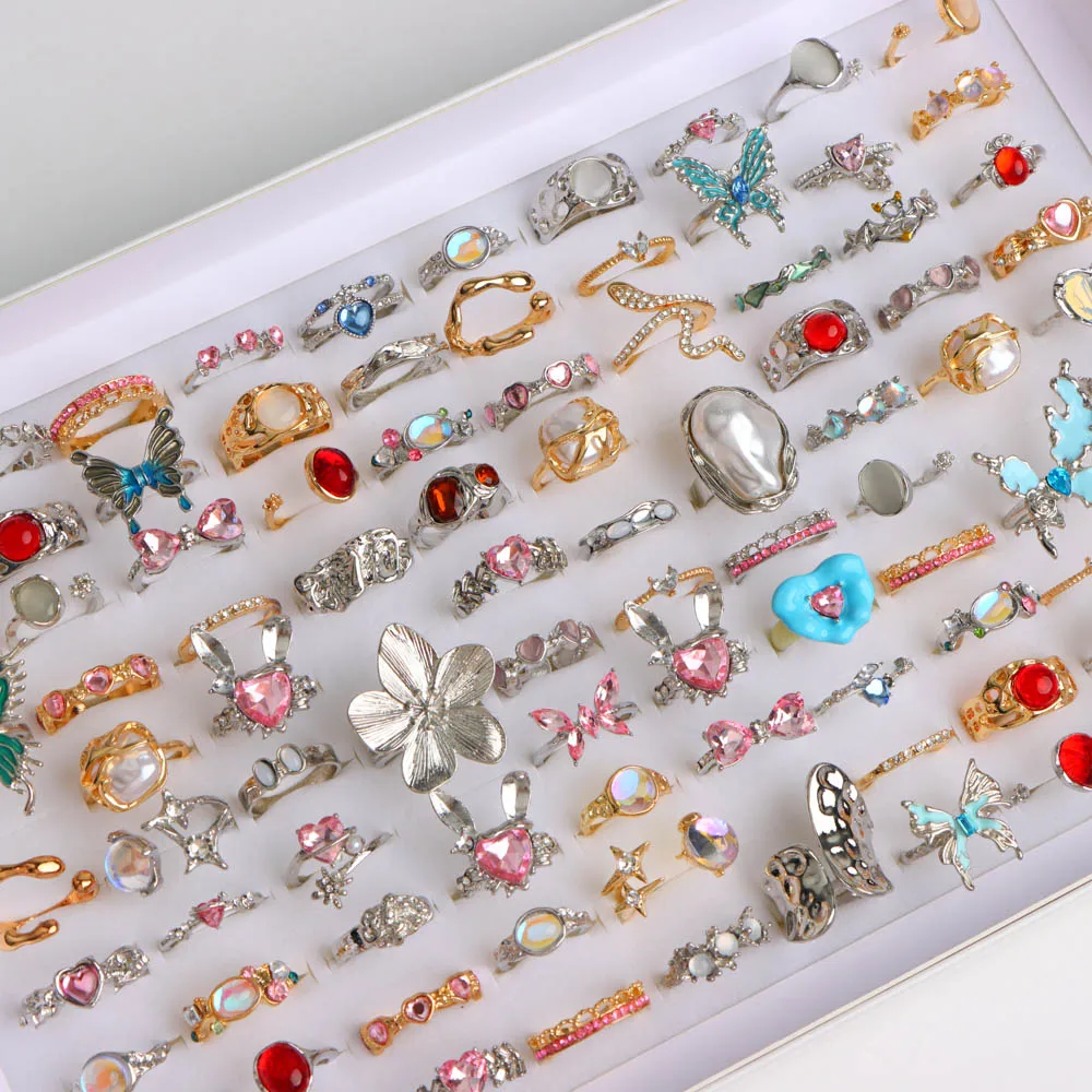 50/100pcs/lot Fashion Hollow Stars Crown Love Gold Plated Metal Finger Rings For Women Mix Style Wedding Jewelry Party Gifts