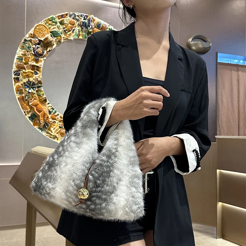 

Женская роскошная сумка-тоут из искусственного меха, зимняя теплая мягкая пушистая сумка с милым узором оленя, высококачественный меховой кошелек для девочек