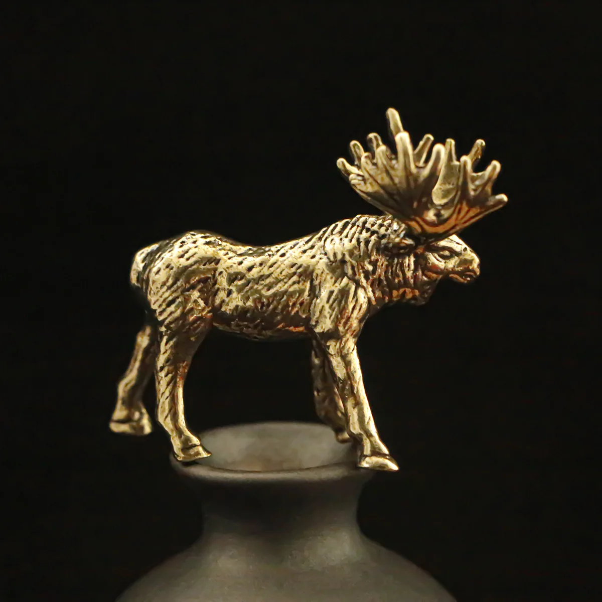 1 piece of solid brass elk ornaments, creative deer desk decoration, small copperware, retro crafts