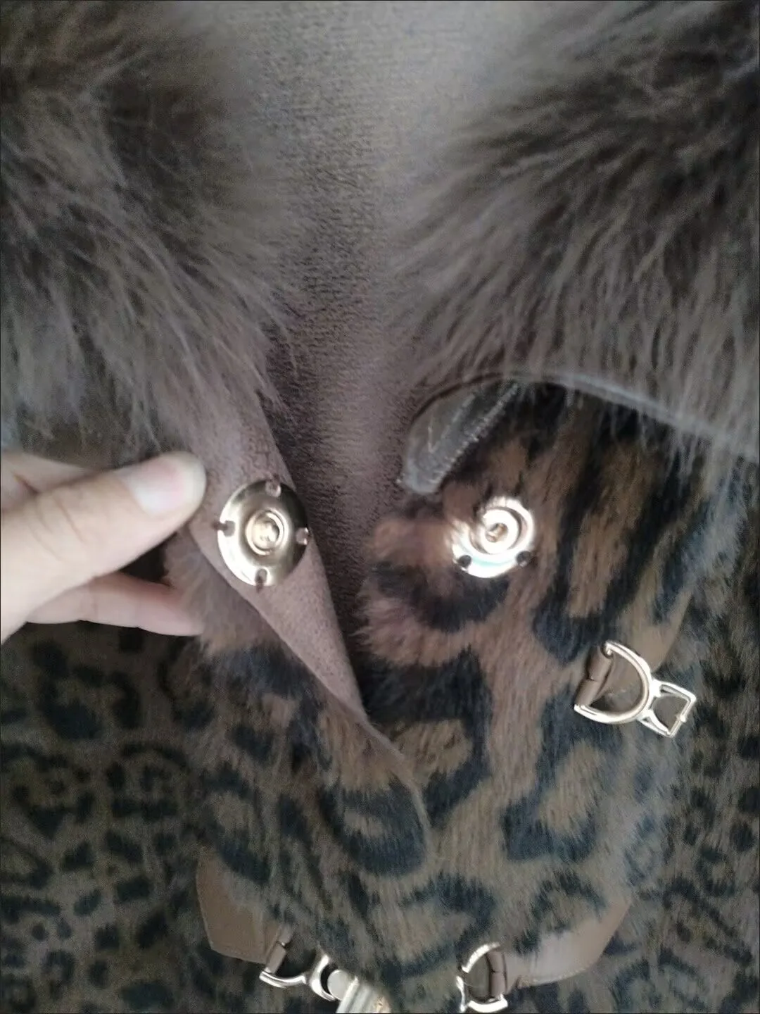 Hoge kwaliteit 2025, mode bontkraag nertsbont jas, nieuw kort bontontwerp, dikke en warme luipaardprintjas, imiteer bontjas