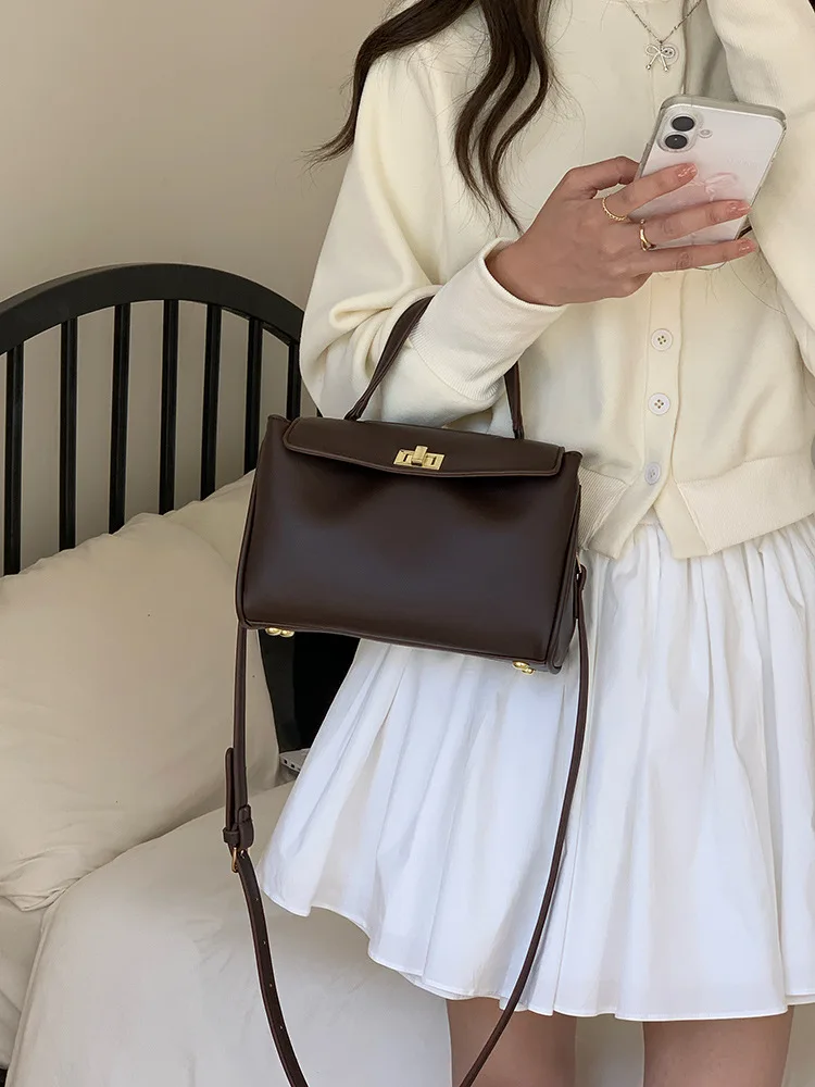 2025 nouveau mini sac à bandoulière rétro automne et hiver, petit sac carré à la mode et décontracté, épaule unique polyvalente