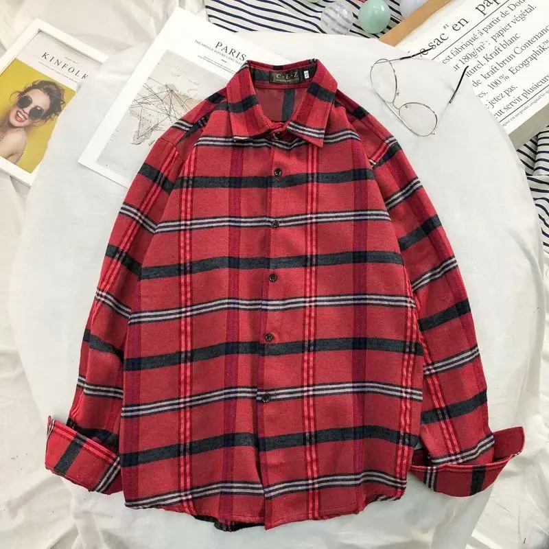 

Plaid Long Sve Men's irt Loose Fit Sli Student Autumn Couple Outfit Casual Classic Button down Hong Kong Sle irt