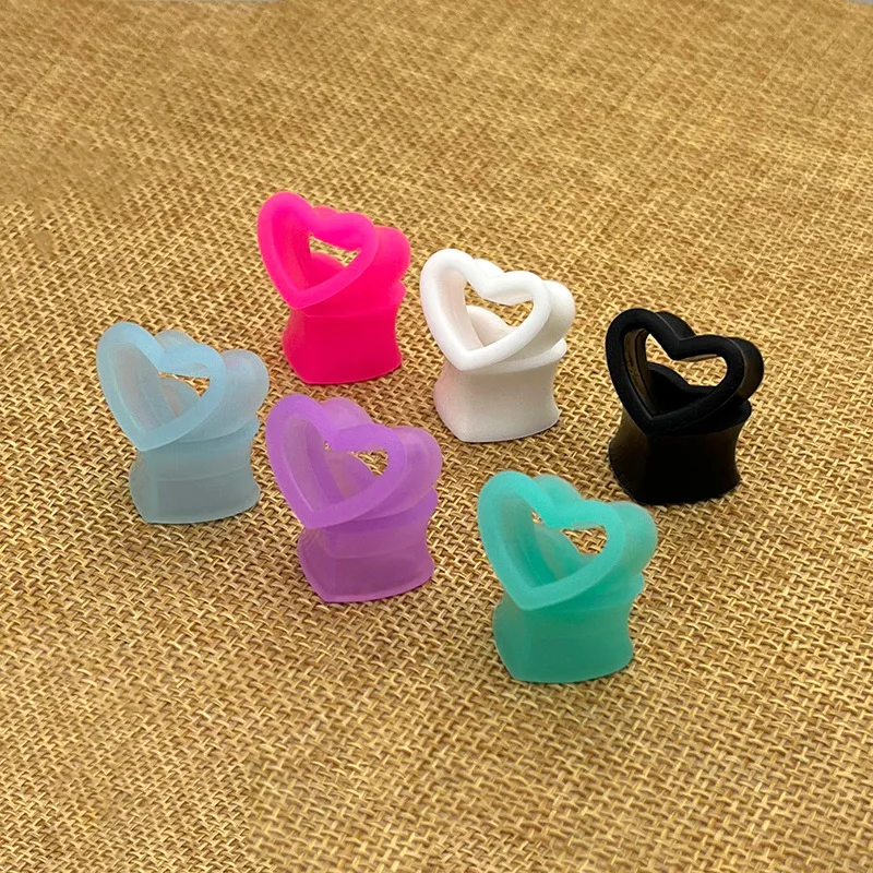 Leosoxxs 1 Pair Silicone Ear Dilator Puncture Ornament Geometry Ear Dilator Peach Heart Silicone Ear Pinna Body Piercing Jewelry