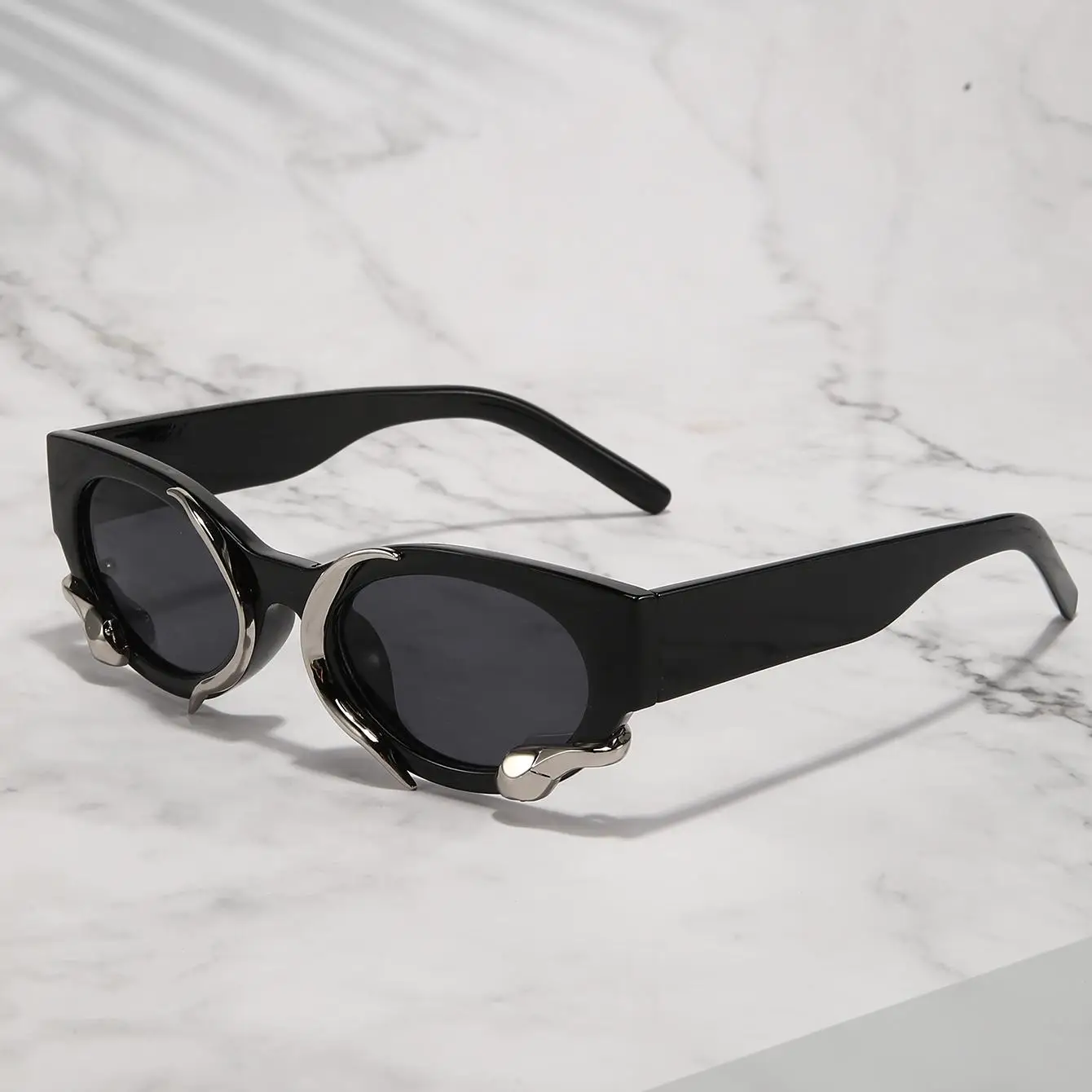 Neue Luxuriöse und Exquisite Damen-Sonnenbrille mit Kleinem Rahmen, Trendige Sonnenbrille