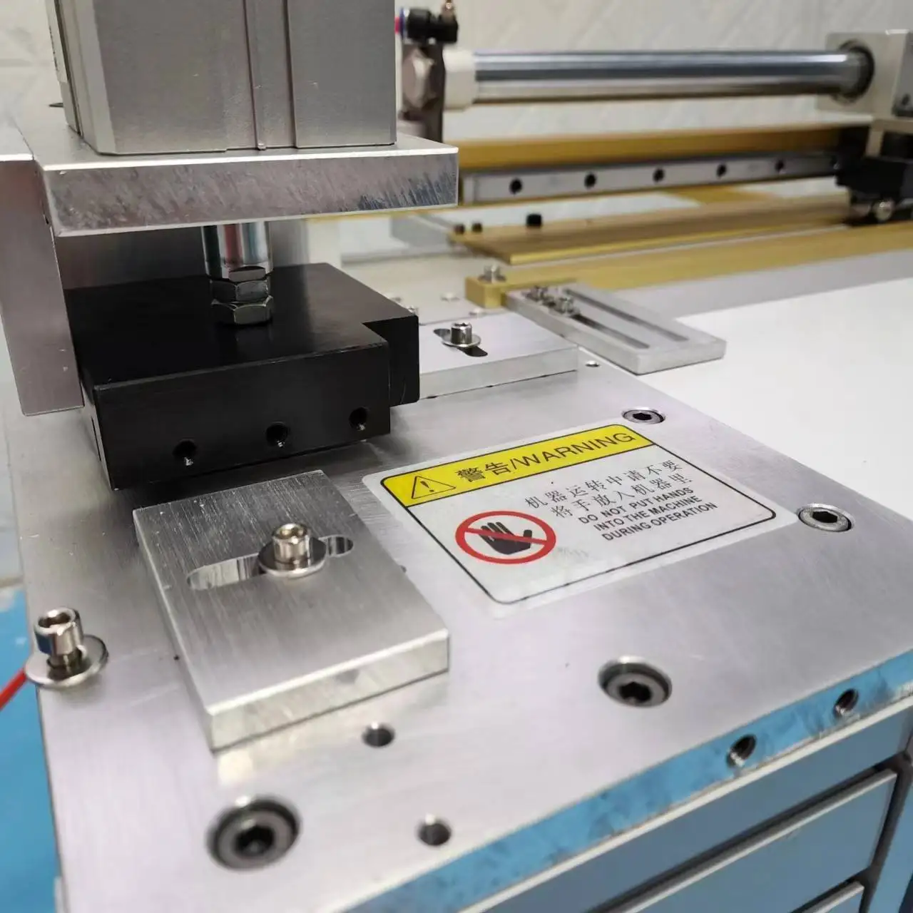 

2026 Semi-Auto V Grooving Machine Cardboard Corner Cutter Pneumatic Die-Cutting Rigid Box Making Machine Small Box Slotting